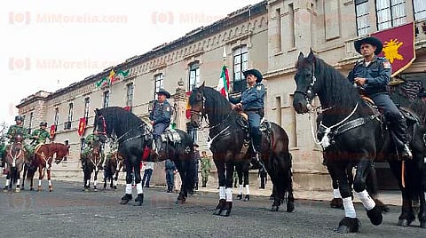 Soldados, policías y charros, se unen en la Cabalgata por la Paz