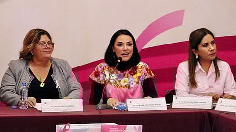 Adriana Hernández inicia actividades por el mes de sensibilización contra el cáncer de mama