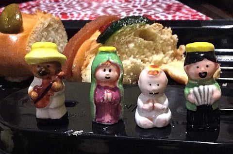 Talento michoacano diseñó las figuritas de Rosca de Reyes de Soriana