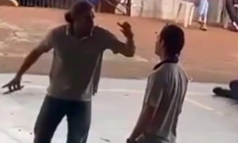 Maestro da regañiza a alumno que decía groserías y usuarios enfurecen [VIDEO]