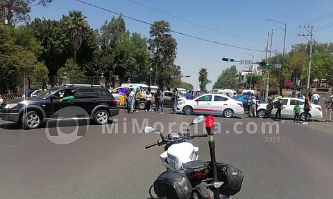 Bloqueo se mantiene afuera de Casa Michoacán
