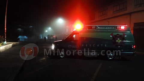 Reportan incendio de locales al exterior del Mercado Independencia