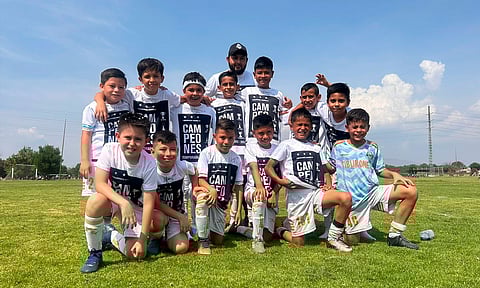 Escuelita de fútbol "Tiburones" se lleva campeonato de liga del IMSS, en Morelia