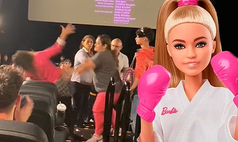 Barbie luchadora: se agarran a golpes en el cine y se viralizan [Video]