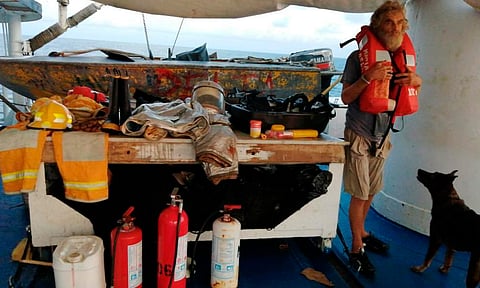 El marinero rescatado y su perrita llegan a Manzanillo; "estoy agradecido, estoy vivo"