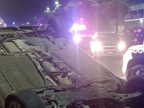 Choque volcadura en salida a Quiroga deja una mujer lesionada