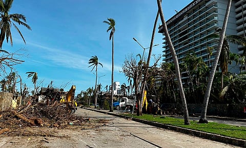 AMLO y empresarios van por rehabilitar 35 hoteles afectados en Acapulco para abril de 2024