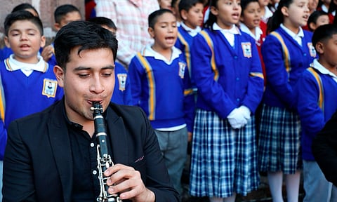 Coros y rondas escolares reforzarán la NEM en Michoacán: SEE