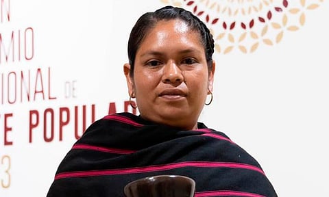 Laura pone en alto a Michoacán con su talento en alfarería; gana máximo premio nacional