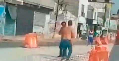Hombres tienen percance vial y lo arreglan a golpes en Edomex [Video]