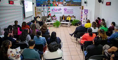 Conversatorio 'Mujeres en el Poder: ¿Premio o Castigo?' analiza desafíos y logros en la participación política femenina
