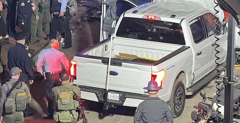 Hombre embiste a multitud que celebraba año nuevo en EU; reportan 10 muertos