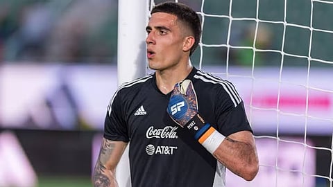 Álex Padilla llega a México para defender la portería de Pumas