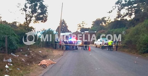 De tres balazos asesinan a un joven en Tangancícuaro 