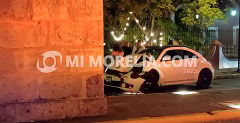 Dos vehículos chocaron en avenida Acueducto cerca de las Tarascas en Morelia