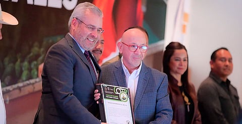 Bedolla entrega certificados ProForest Avocado a empacadoras de aguacate