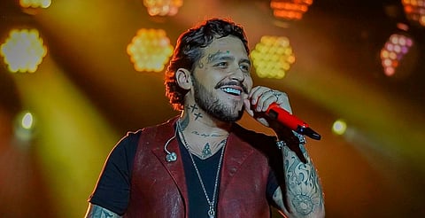 Christian Nodal cumple sueño de fans y lo sube al escenario para cantar con él [VIDEO]