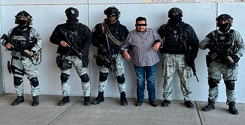 Durante su detención se le aseguró armamento, dinero en efectivo y dosis de droga