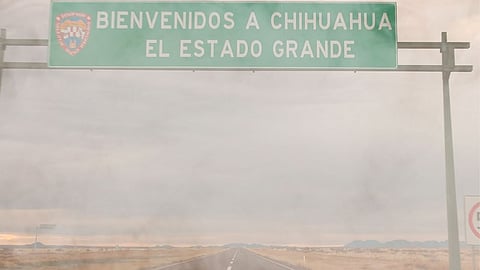 Caos vial y suspensión de clases en Chihuahua por vientos huracanados