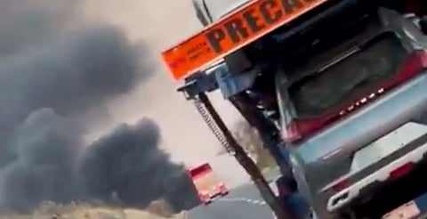 "Tiris" bloquean la Morelia-Pátzcuaro y queman tráiler 