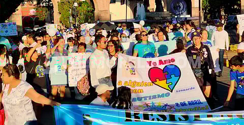 Familias morelianas realizan caminata para concientizar sobre el autismo