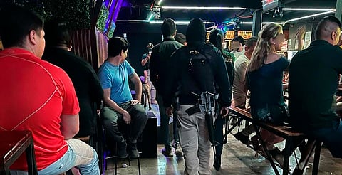 Fiscalía General catea dos bares en Morelia y asegura 700 dosis de metanfetamina