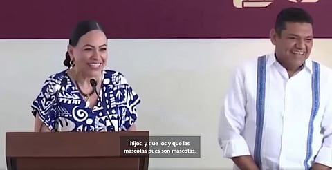 Secretaria de Educación de Tabasco pide a jóvenes tener hijos y no perrihijos