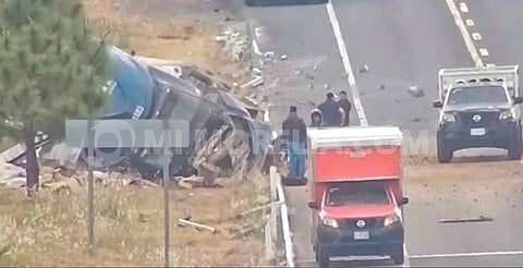 Vuelca tráiler en la autopista Pátzcuaro-Cuitzeo