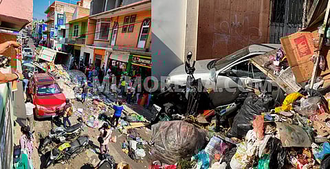 Michoacán: recolectora de basura se queda sin frenos, embiste autos y choca contra casa