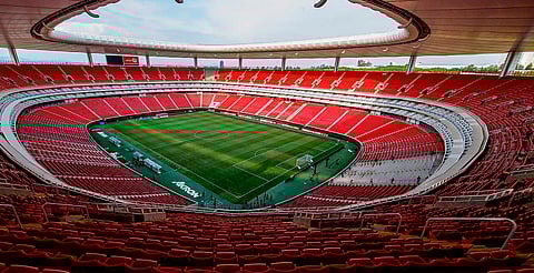 Renuevan cancha del Estadio de Guadalajara con césped híbrido para el Mundial 2026