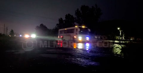 Comuneros de Arantepacua se retiran tras incendiar camiones en Casa Michoacán