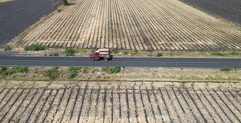 Rehabilitación carretera beneficia comunidades indígenas en zona lacustre de Pátzcuaro: SCOP