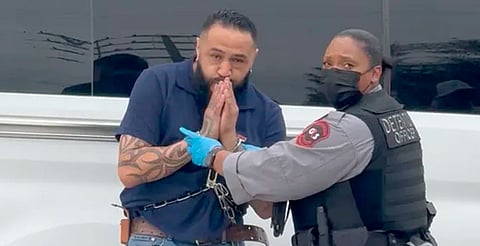Acusan redadas racistas; juez limita operativos migratorios en EE.UU