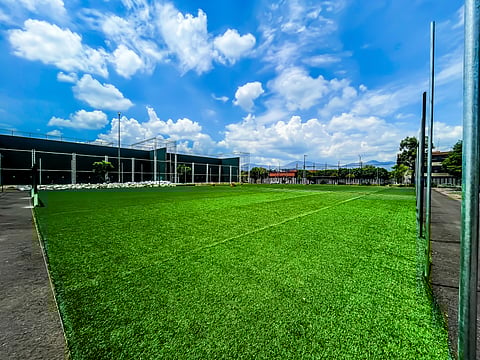 Administración de Yarabí Ávila construye cancha de fútbol 7; lleva 75% de avance