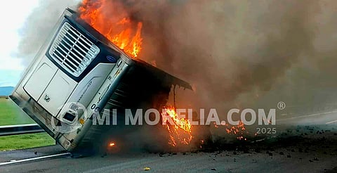 Arde remolque de tractocamión en la Morelia-Salamanca; sólo daños materiales, el saldo
