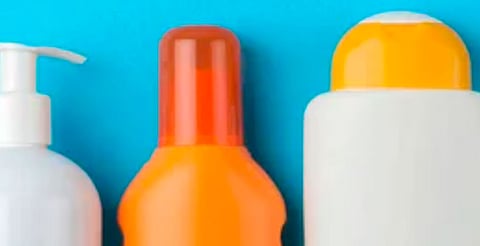 El uso diario de protector solar previene cáncer de piel y envejecimiento