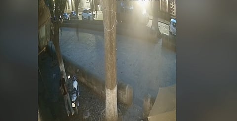 Chavo se roba moto de la calzada de San Diego en Morelia y todo queda grabado
