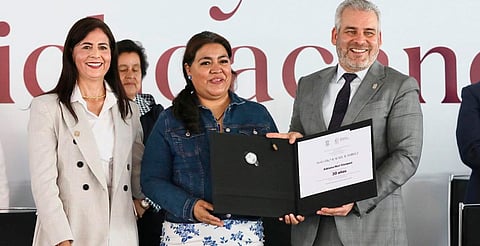 Más de 5 mil docentes pensionados reciben atención médica en el ISSSTE: Bedolla