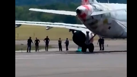 Hombre muere succionado por turbina de avión en aeropuerto de Milán