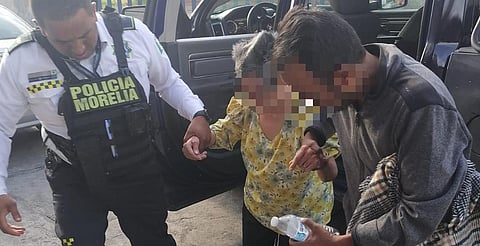 Policía de Morelia ayudan a abuelita a volver a casa; subió a taxi y no supo a dónde ir