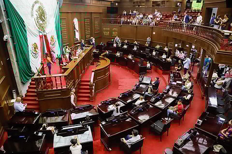 Prohibición de nuevas contrataciones en el tercer año de ayuntamientos, propone Alfredo Anaya