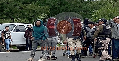 Policía comunal interviene bloqueo en Carapan; reportan tres detenidos