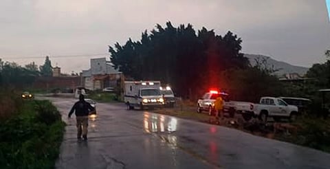 Camión con cilindros de gas LP vuelca en la Zamora-La Piedad