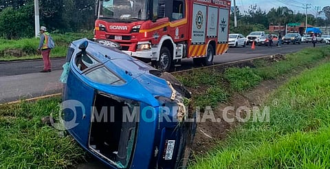 Volcadura deja cuatro mujeres heridas en la Morelia-Pátzcuaro 