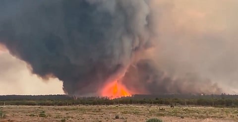 Captan impresionante tornado de fuego tras incendio en Utah [VIDEO]