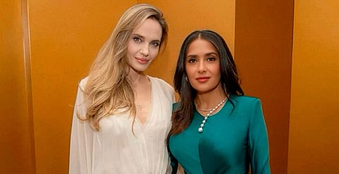 Salma Hayek presume Veracruz a Angelina Jolie; cuestionan uso de helicóptero del estado