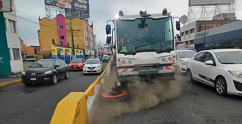 Gobierno de Morelia limpia avenida Madero y monumento a Lázaro Cárdenas con barrido mecánico 