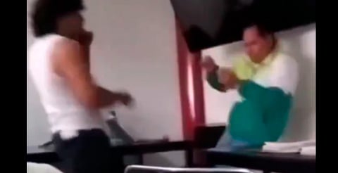 "¡Vuélvete a burlar!"; alumno golpea a maestro en universidad de Hidalgo