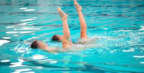 ¿Te imaginas bailar en el agua? Hay clases de natación artística en Morelia