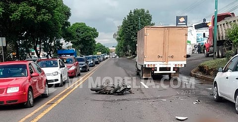 Pareja en moto queda lesionada tras accidente en la Madero Poniente, en Morelia